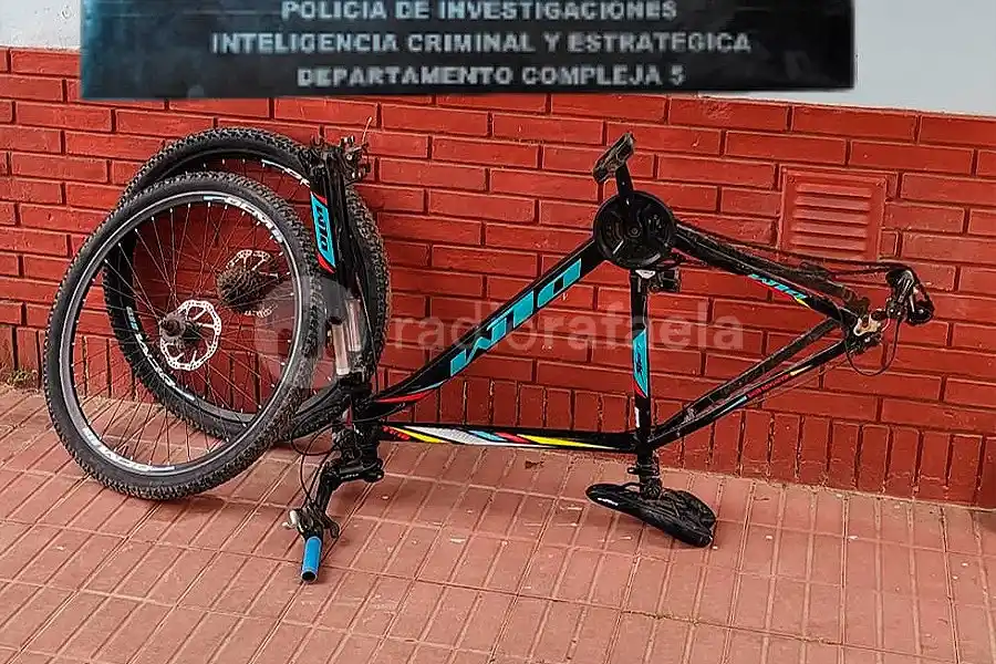 Encontraron en el baúl de un remís el cuadro de una bicicleta robada: ¿de dónde salió?