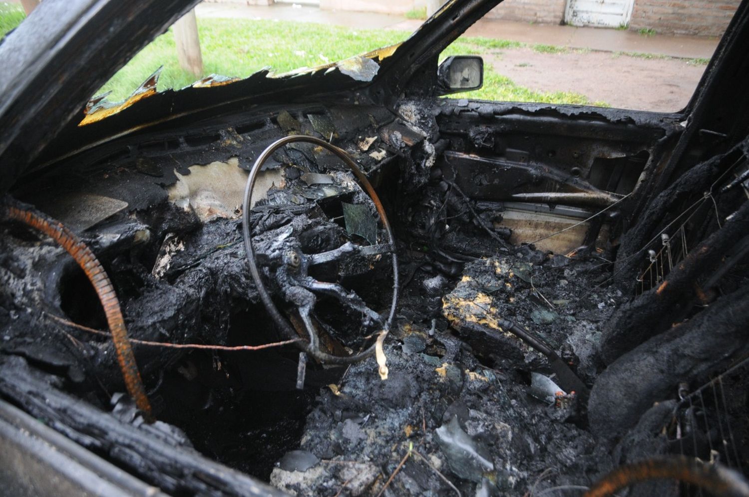 Quemacoches: se incendió un auto en la zona norte de la capital santafesina