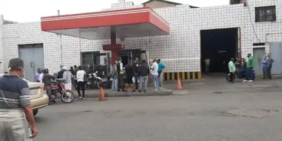 Explota la burbuja: Catia sin gasolina y custodiada por la GNB (+Videos)