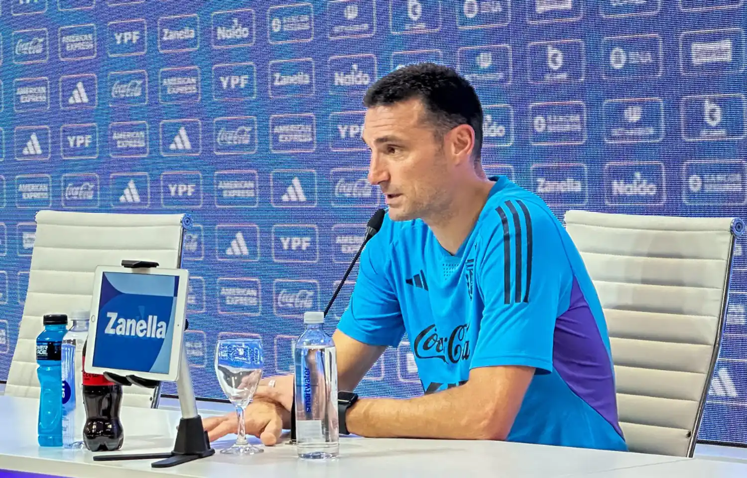 Scaloni brindó una jugosa rueda de prensa.