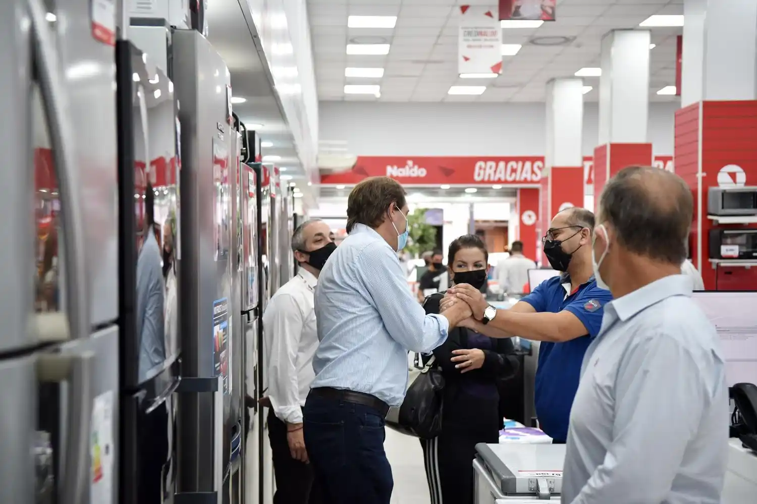 Garro visitó nueva sucursal de cadena de electrodomésticos que genera 30 puestos de trabajo