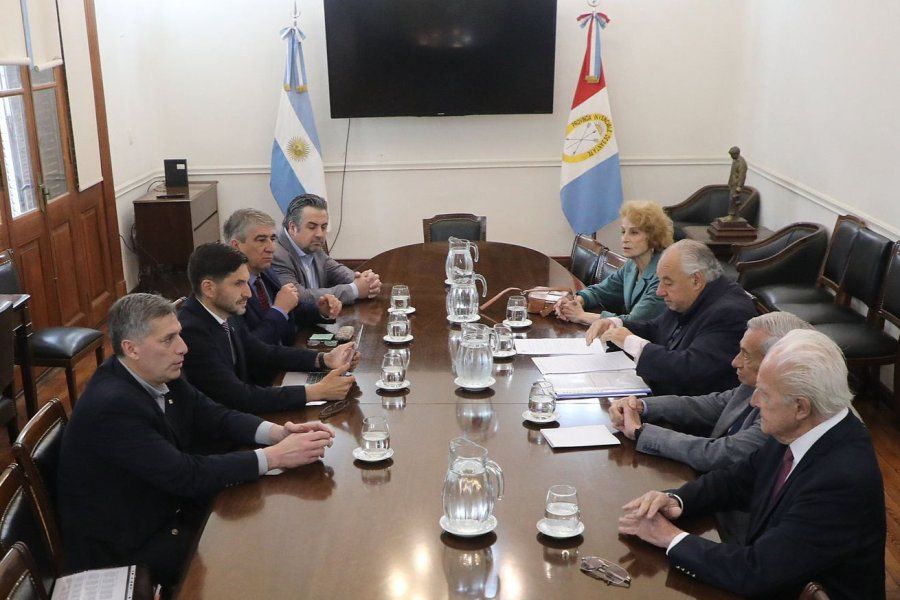 Pullaro ya está reunido con los miembros de la Corte Suprema