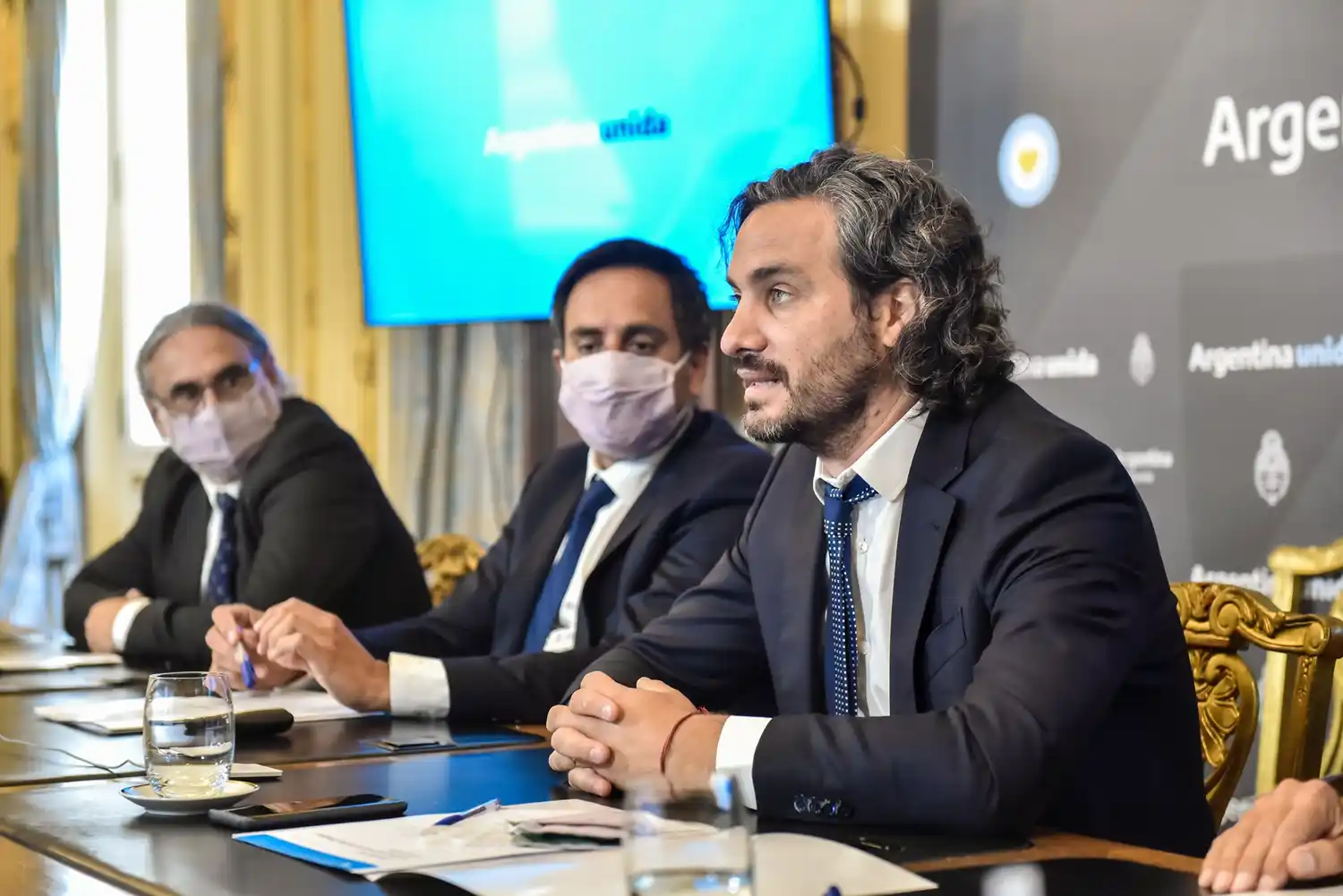 Suspenden desde el sábado los vuelos provenientes de Brasil, Chile y México