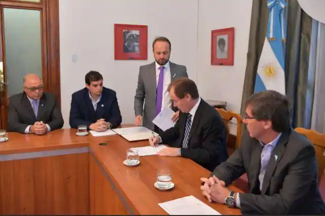 Dos municipios más tomaron el crédito en dólares tramitado por la Provincia