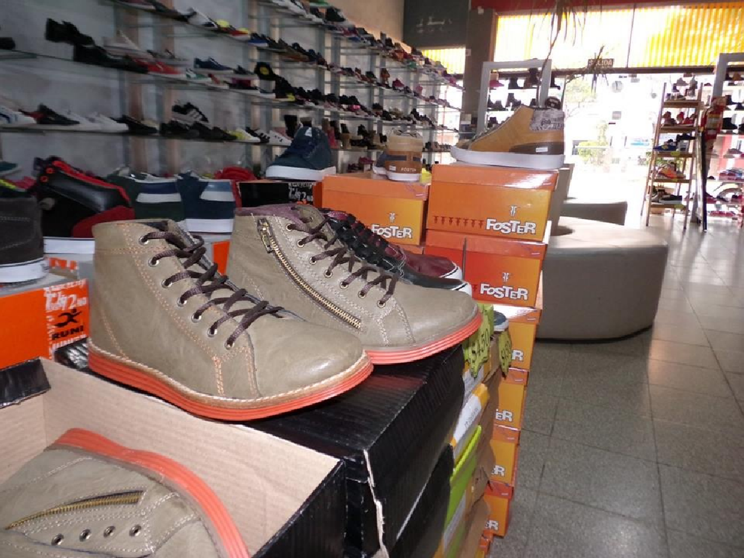 Robaron en Blancanieves Calzados: se llevaron zapatillas, una tablet y una caja registradora