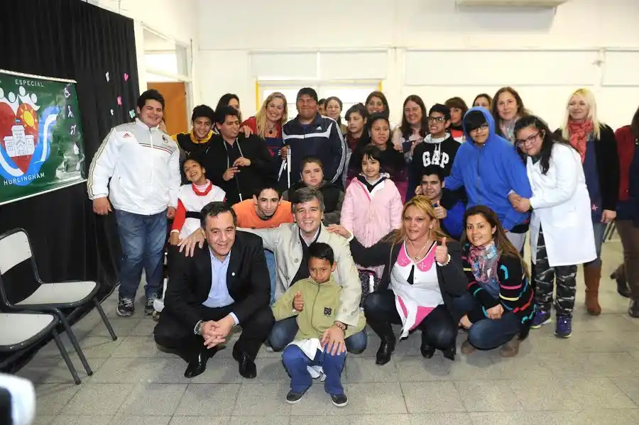 Zabaleta inauguró una plaza de juegos inclusivos en escuela especial de Hurlingham