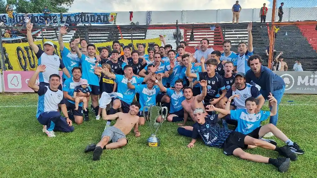 FOTO LIGA TANDILENSE DE FÚTBOL El festejo tandilense en Pergamino.