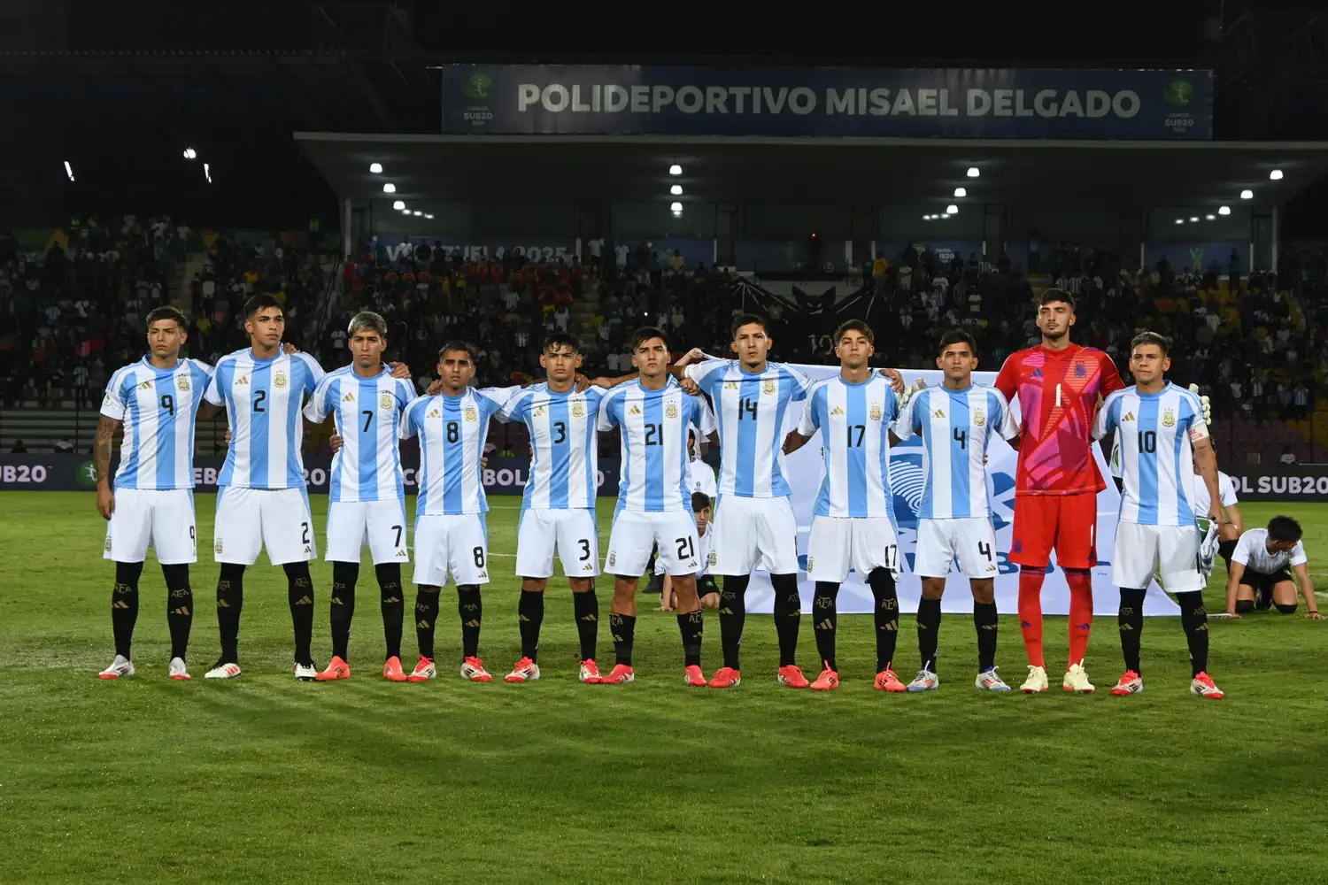 La selección argentina demolió a la brasileña.