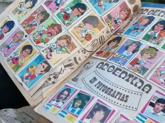 Nicolás Di Fiori nos muestra los álbumes del Mundial 1978