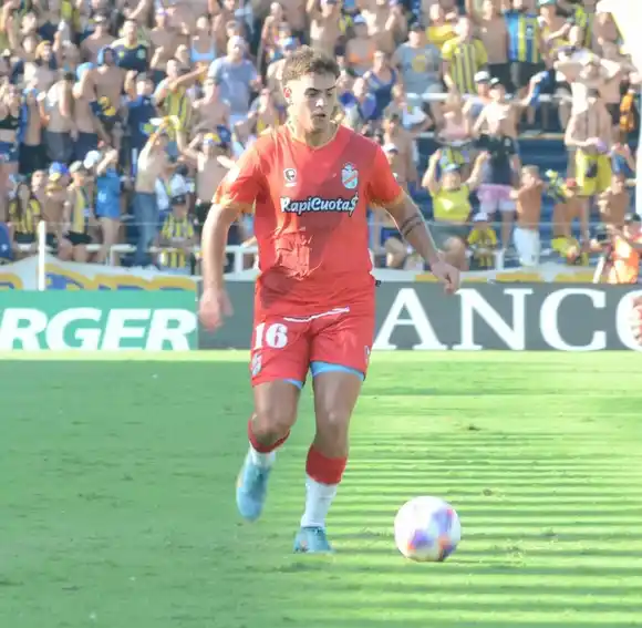 Tomás Sives volvería a ser titular: Arsenal reciben esta noche a Racing en el Viaducto