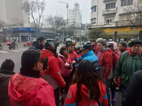 Deliveries cortaron calles y le pidieron mayor seguridad al nuevo jefe Departamental