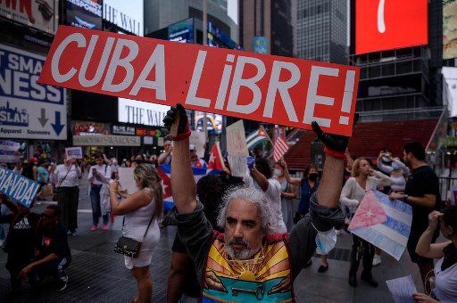 Sin acceso a redes sociales: restablecen internet móvil en Cuba con restricciones