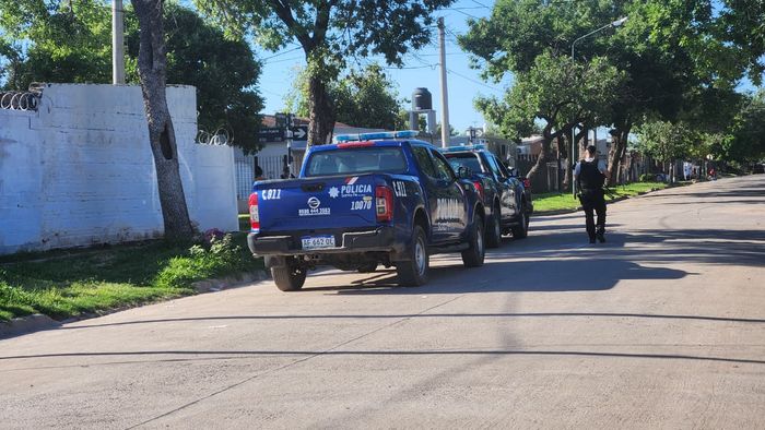 patrullero policial policía rafaela barrio barranquitas ambulancia sies 107 abele marini barranquita apuñalado herido arma blanca movil policial - 4