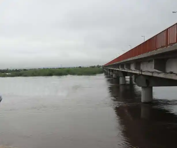 Murieron dos hermanos tras caer al río Salado