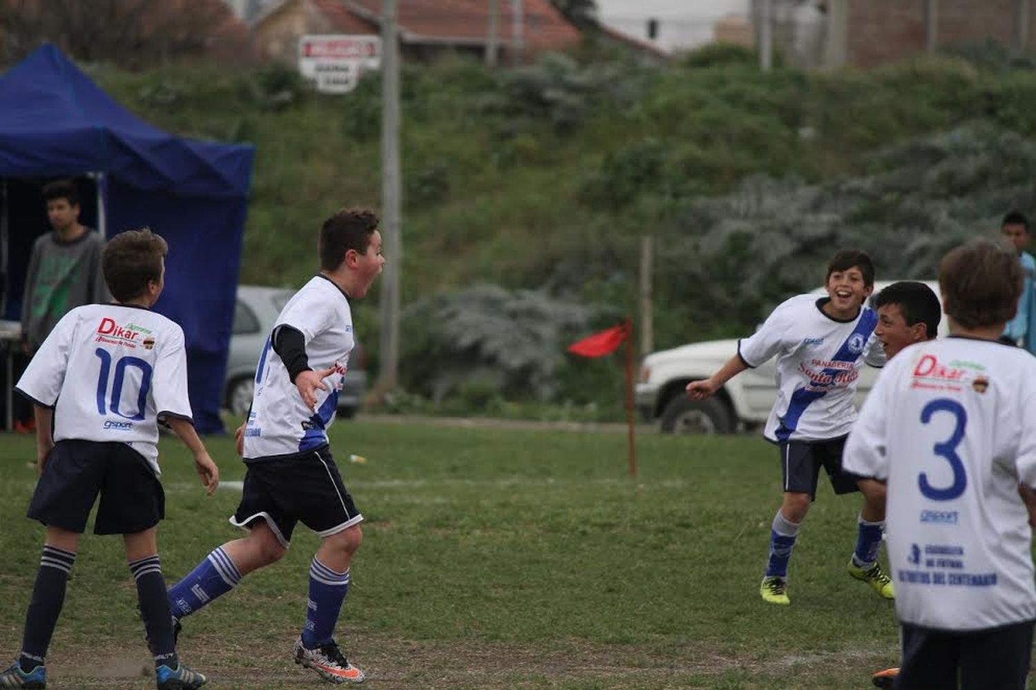 Fútbol barrial: la pelota vuelve a rodar