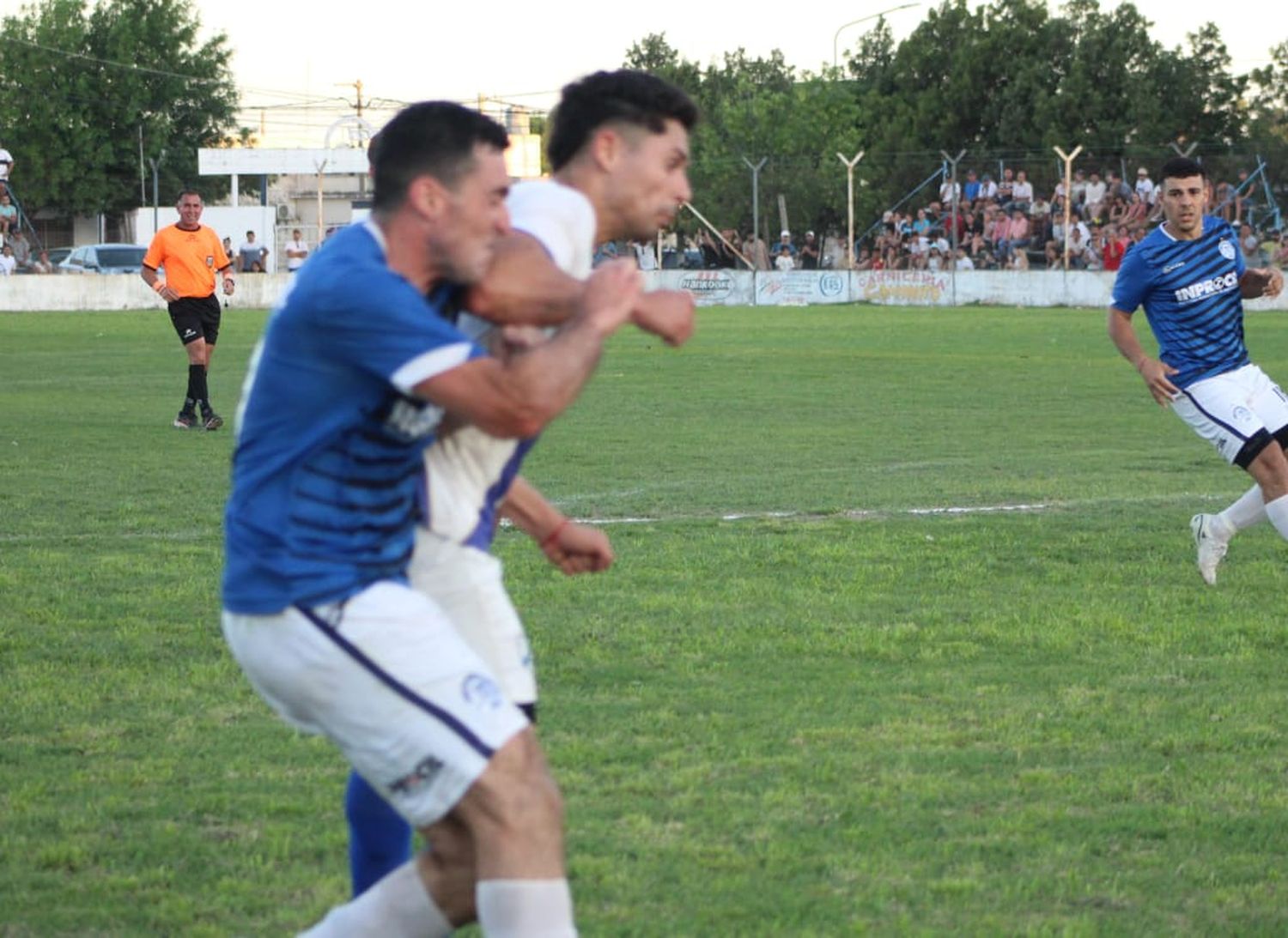 El pasado domingo, tanto en cancha de Barrio Norte como en la de Sociedad Sportiva, hubo jugadas muy bruscas que afearon los espectáculos. Se espera que en la tercera fecha se juegue más al fútbol y no se tenga que recurrir a foules violentos para frenar una jugada.