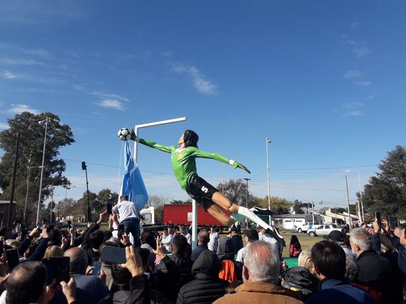Fillol ya tiene su estatua