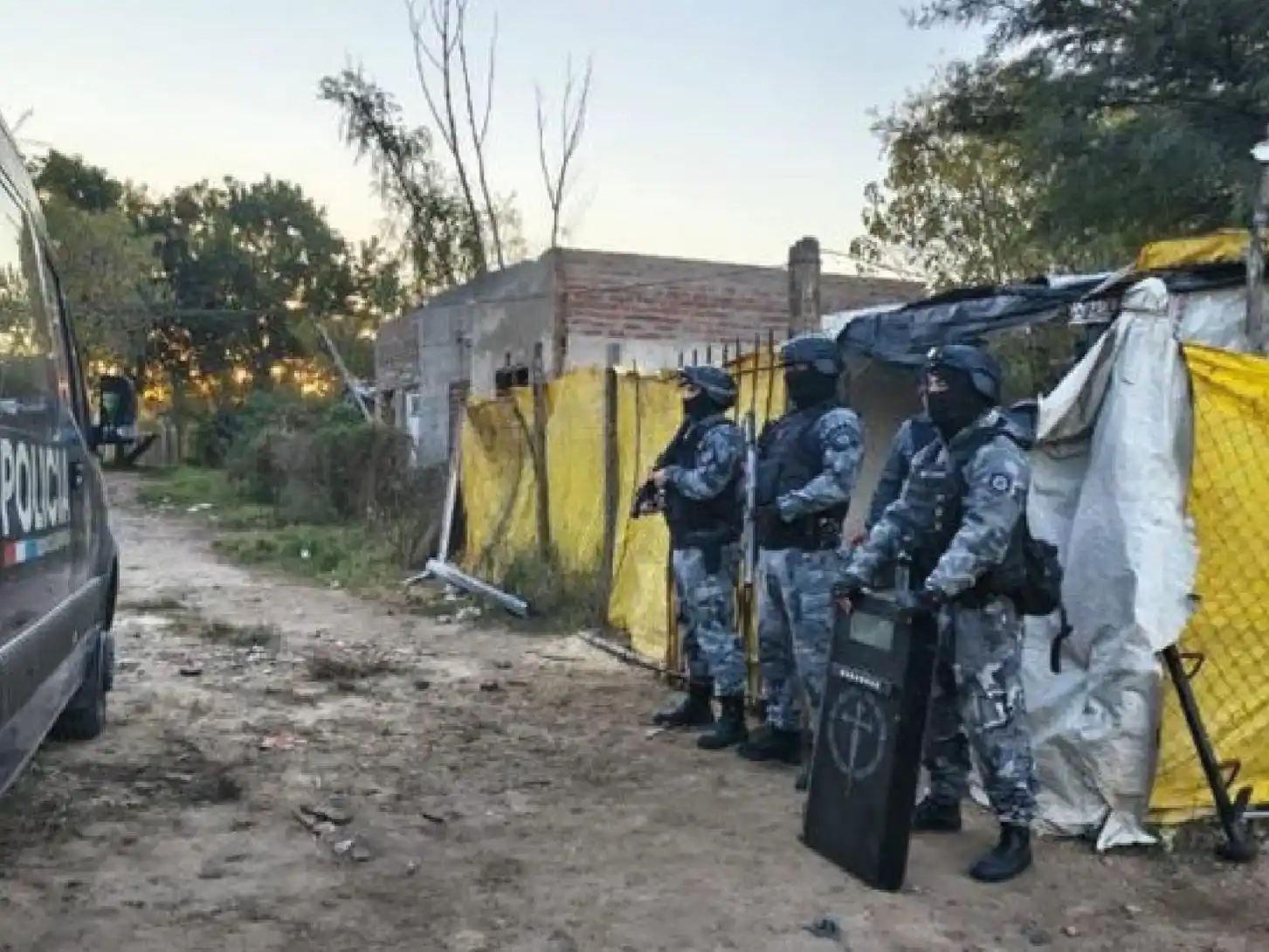 Detuvieron a diez personas en una serie de allanamientos por tráfico de drogas en Santa Fe