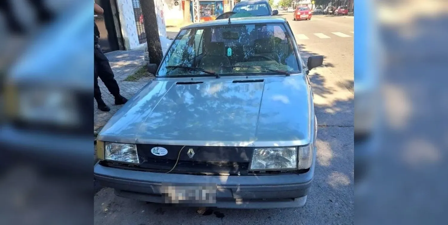 Un joven de 28 años fue sorprendido en el interior de un Renault 9, cortando los cables del mismo para hacer puente con una pinza.