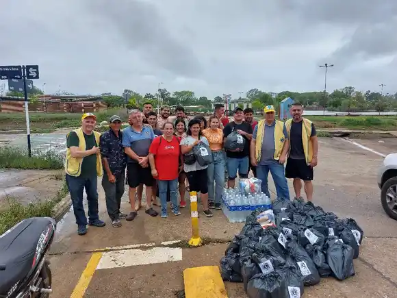 Continua la ayuda del Club de Leones Concordia en zonas afectadas por la inundación