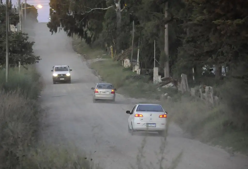 Buscan gestionar el  asfalto de Larrea entre Martín Fierro y Tacuarí 