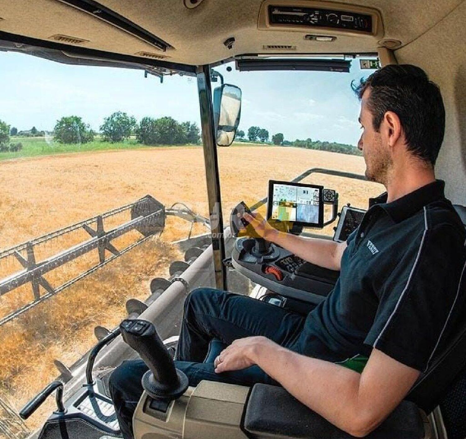 Impulsan curso de operador de máquina agrícola de precisión para la producción 