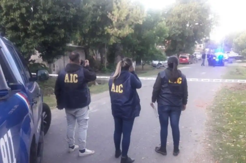 Rosario: acribillaron a un hombre mientras reparaba una bicicleta