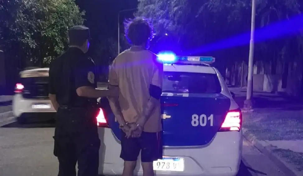 Detuvieron a un joven que estaba "mojado entero": el particular motivo de su aprehensión