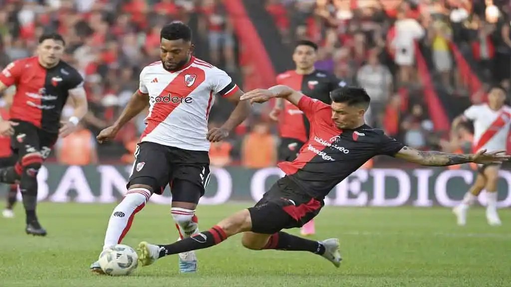 River y Colón quedaron a mano