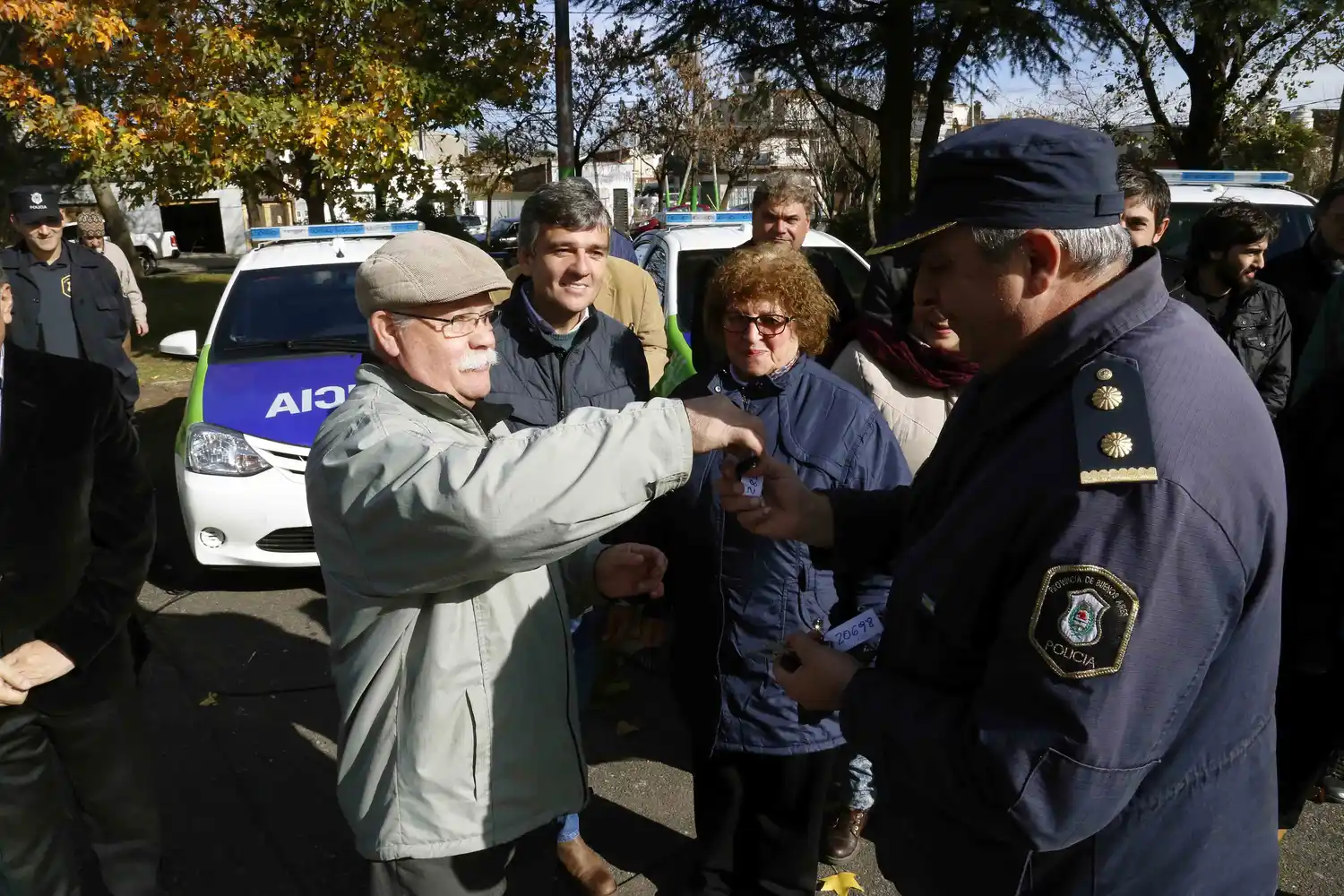 Zabaleta entregó 6 nuevos móviles a la Policía en Hurlingham