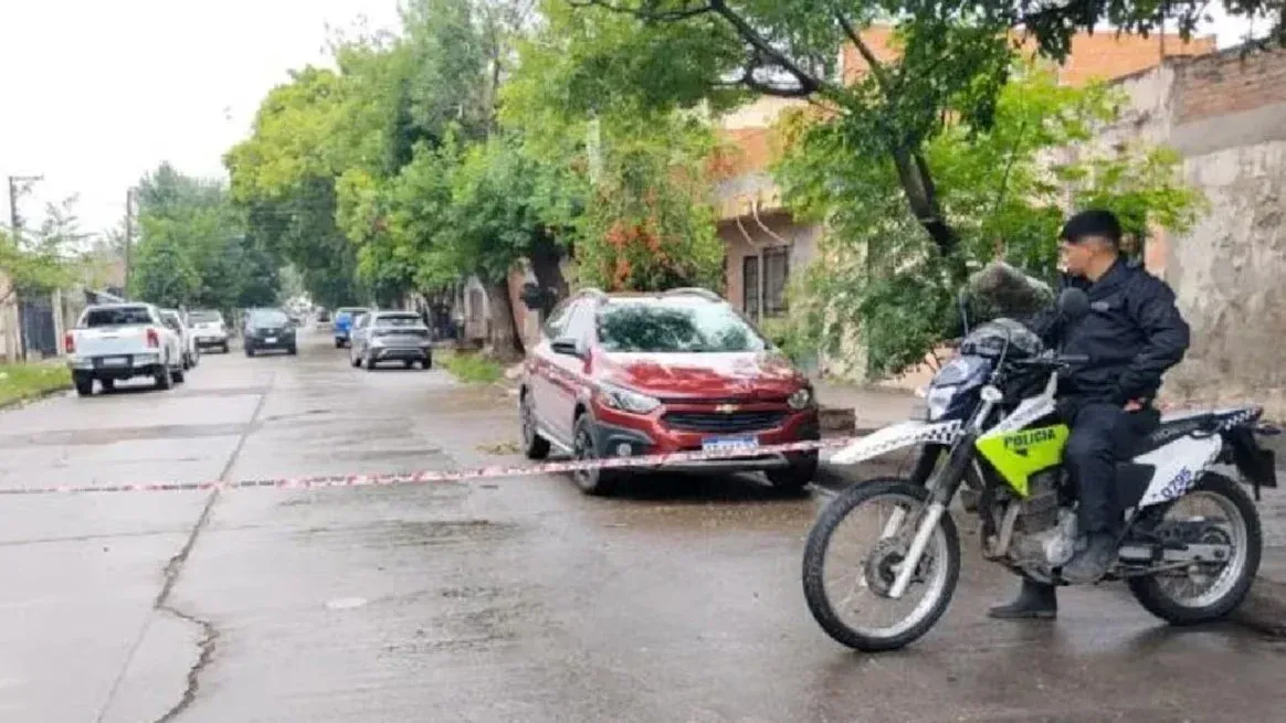 Peritos de la Policía Científica realizaron los análisis de rigor en la escena del crimen.