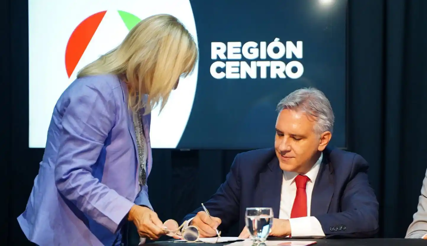 martin llaryora region centro