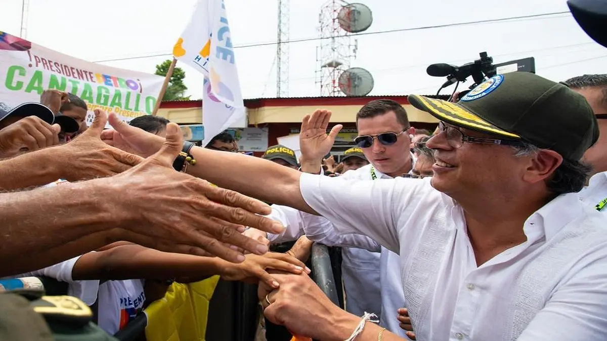 GUSTAVO PETRO suspende orden de captura contra negociadores del ELN
