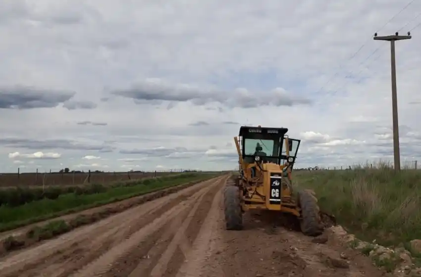 Necochea: se mejora el camino que une Juan N. Fernández con Claraz