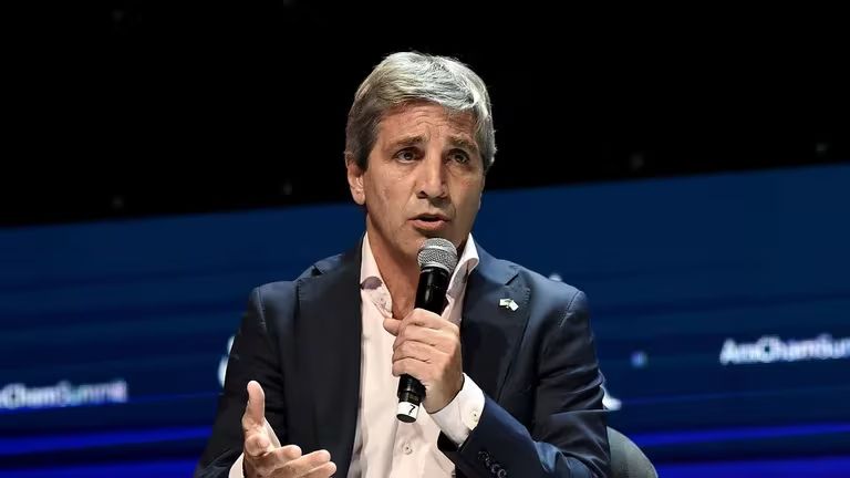 Agosto cerró con superávit, pero el 99,6% fue a pagar deuda