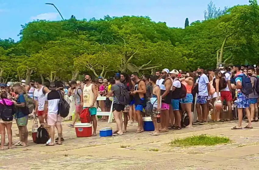 «Hay gente esperando tres horas una lancha para cruzar al río, otras que esperan horas en el hospital para ver un familiar»