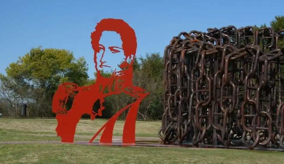 Monumento de Vuelta de Obligado.