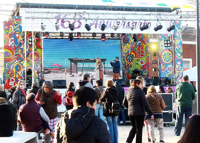 Quequén. Comenzó la fiesta en la Plaza