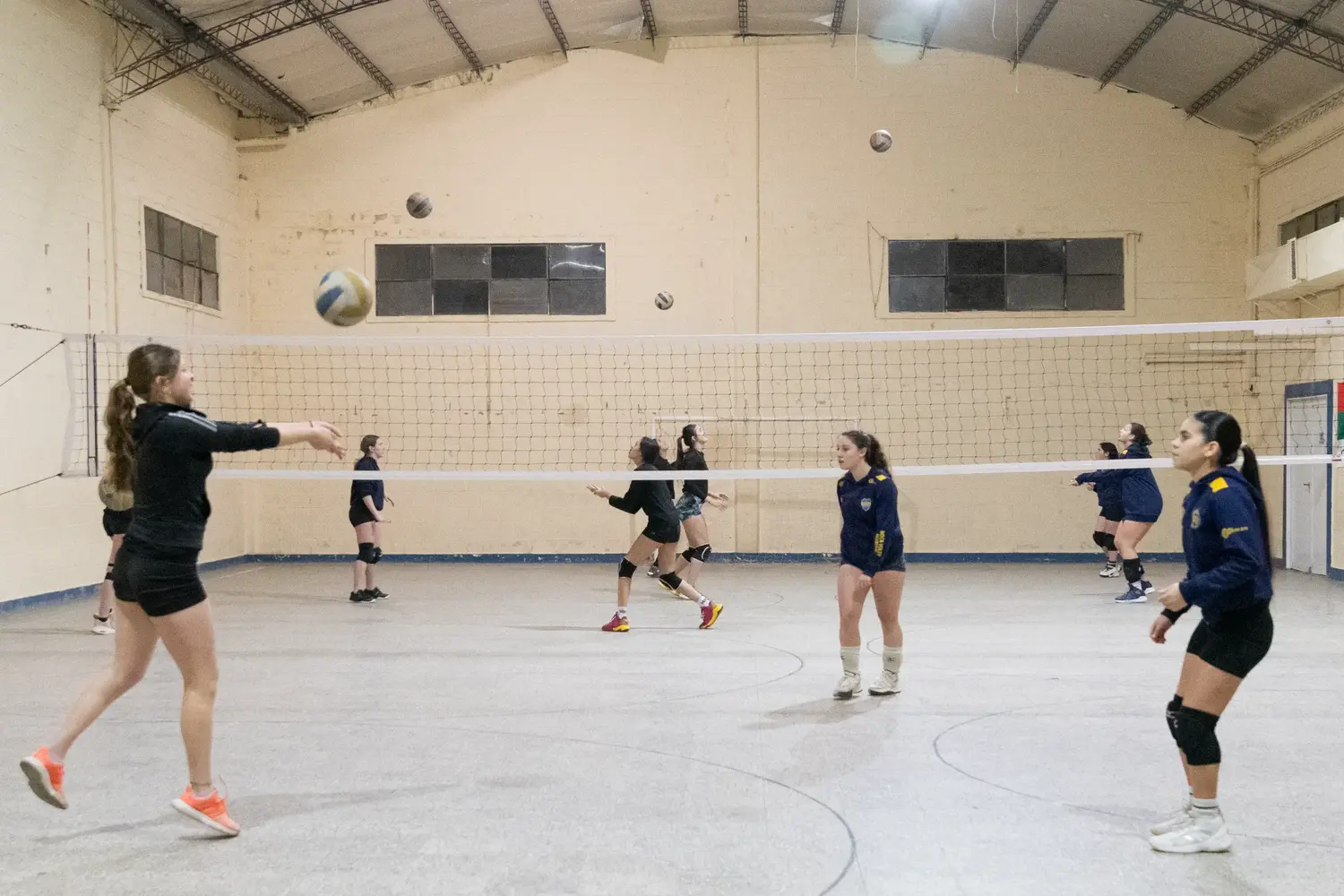 Las jugadoras de Boca en Sub-14 y Sub-18 entrenaron anoche para preparar las finales de la Liga de Necochea