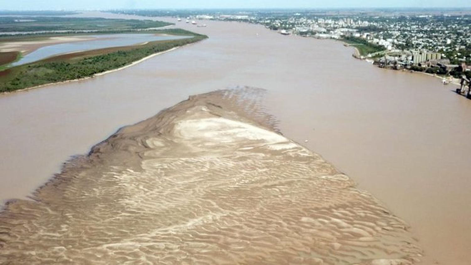 La histórica bajante del Río Paraná complica la logística en los puertos exportadores