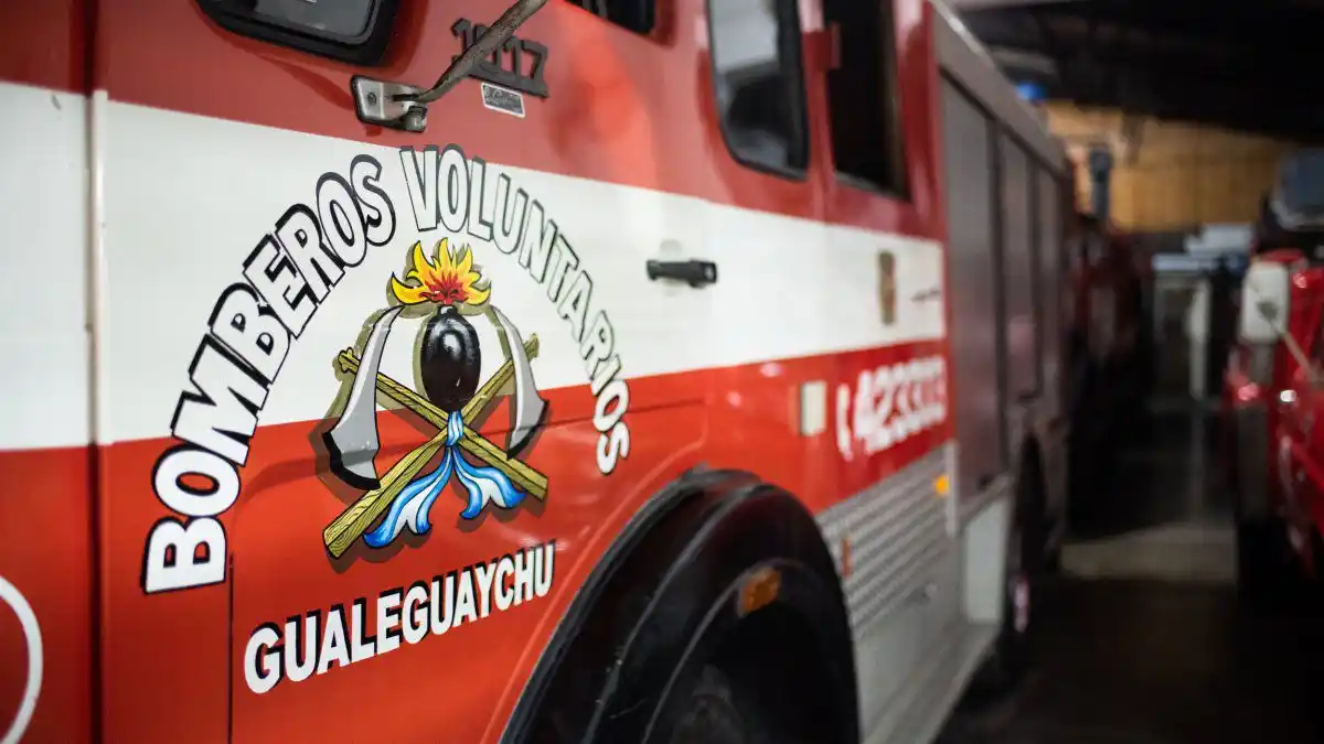 Un incendio afectó una vivienda y dos personas fueron hospitalizadas
