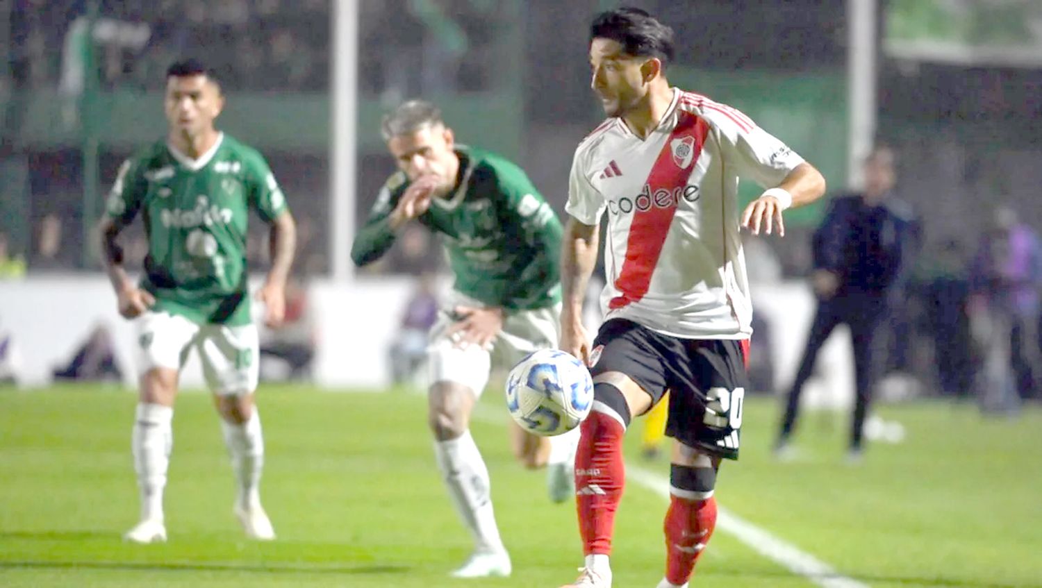 River no pudo volver a la victoria y empató 1 a 1 ante Sarmiento en Junín