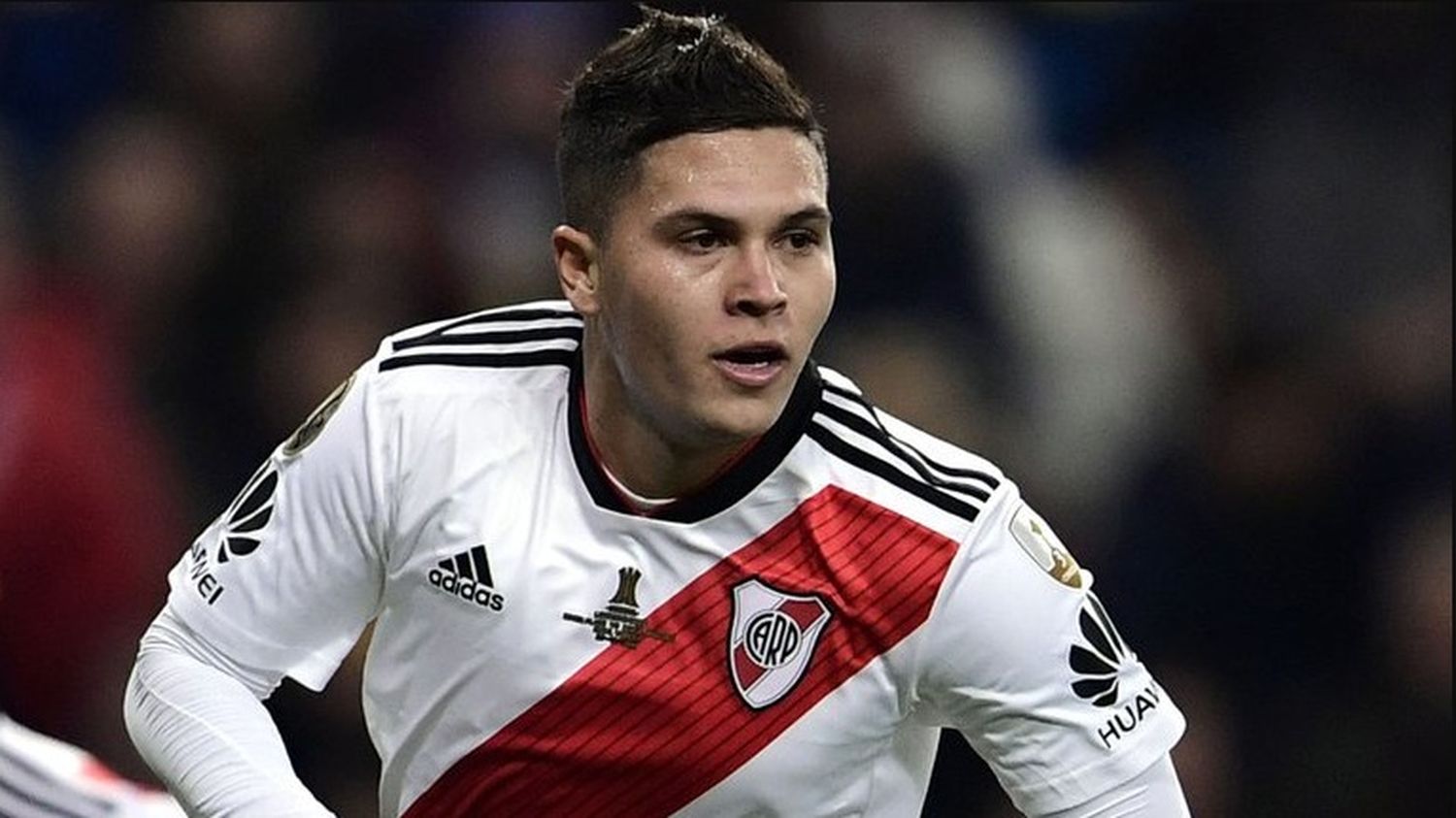 El imprevisto que complica la vuelta de Juanfer Quintero a River