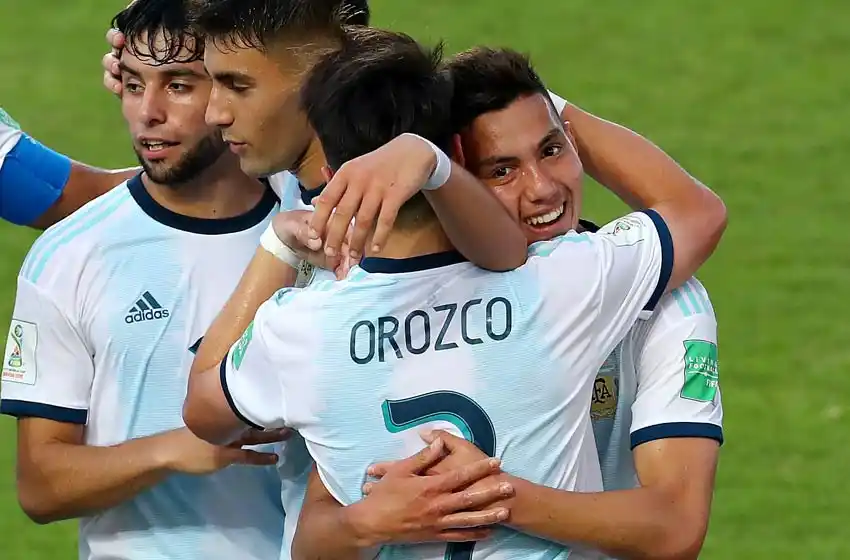 Argentina venció a Tayikistán y chocará ante Paraguay en octavos de final