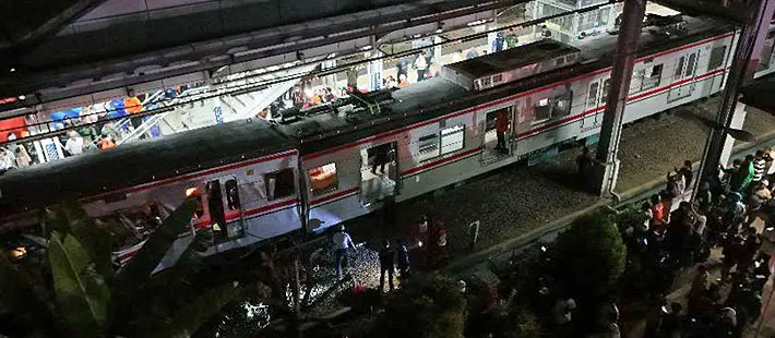 Al menos 4 muertos y 38 heridos tras la colisión de trenes en Indonesia