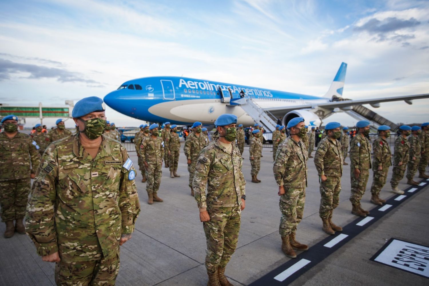 Cascos Azules: Regresó al país el segundo vuelo especial de Aerolíneas Argentinas desde Chipre