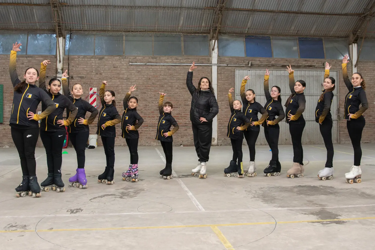 Las patinadoras de Olimpo que viajaran este fin de semana a Mar del Plata por la disputa de la Copa Clausura junto a la técnica Paola Toledo