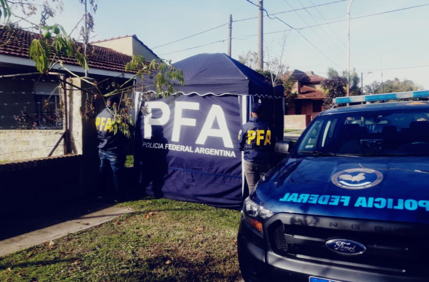 Detienen a una persona tras un allanamiento por distribución de pornografía infantil