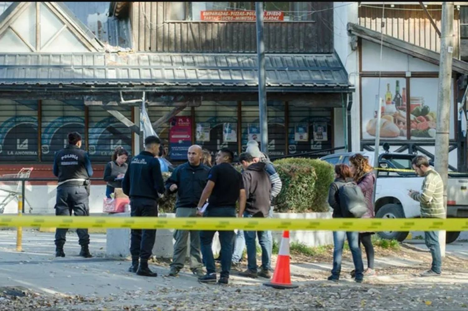 Demencial: un hombre fue degollado cuando discutía con otro por un lugar en la fila de un supermercado