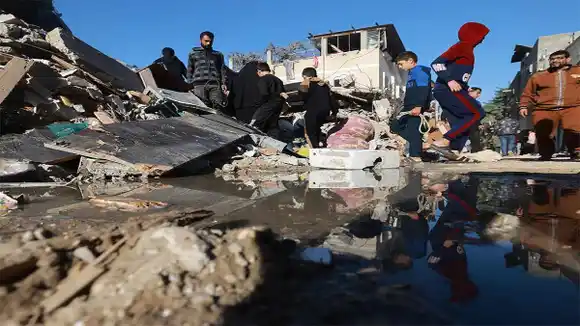 AGUA CONTAMINADA y BASURA: los otros flagelos que azotan a los refugiados en Gaza
